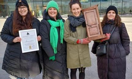 Kuvassa palkinnon vastaanottaneet.